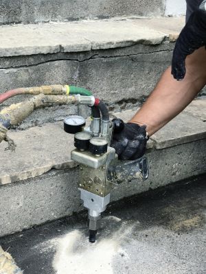 Hydraulic Jack in Use